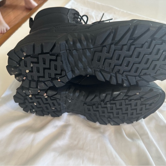 Hiking boot’s lightly used - size 10, men’s - Picture 11 of 13